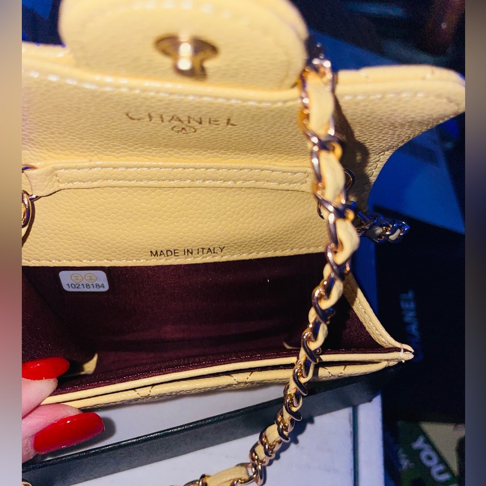 SOLD. 💐💛Chanel yellow Mini Quilted Bag with Gold Chain Vegan Leather - Picture 4 of 6